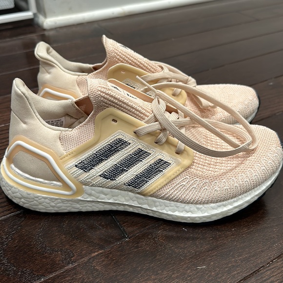 Adidas Women’s Parley Ultra Boosts Size 8.5 - Picture 2 of 3